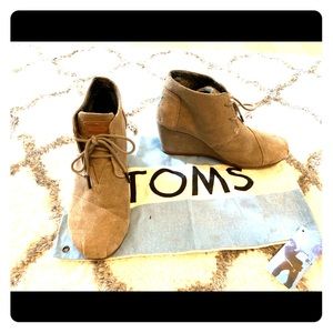Toms taupe leather suede ankle booties 6.5